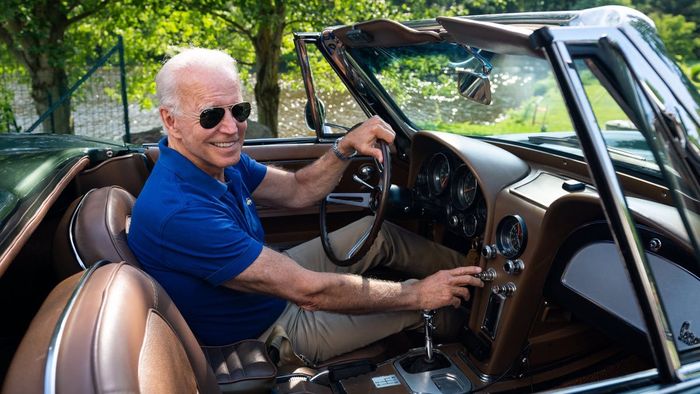 Joe Biden suka setup kemudi Chevrolet Corvette C2 Stingray