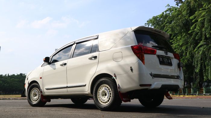 Toyota Kijang Innova Rally Look