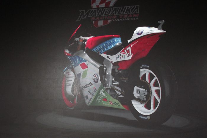 Tampak belakang motor Moto2 Mandalika Racing Team Indonesia 