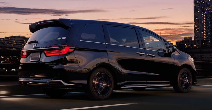 Tampilan belakang Honda Odyssey facelift 2020 Modulo