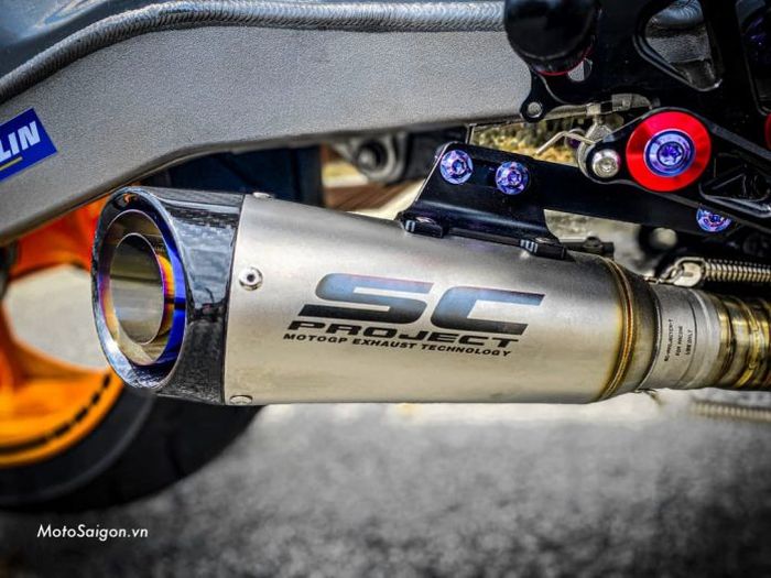 Muffler SC Project menyempurnakan mesin Honda Winner X 150 ini