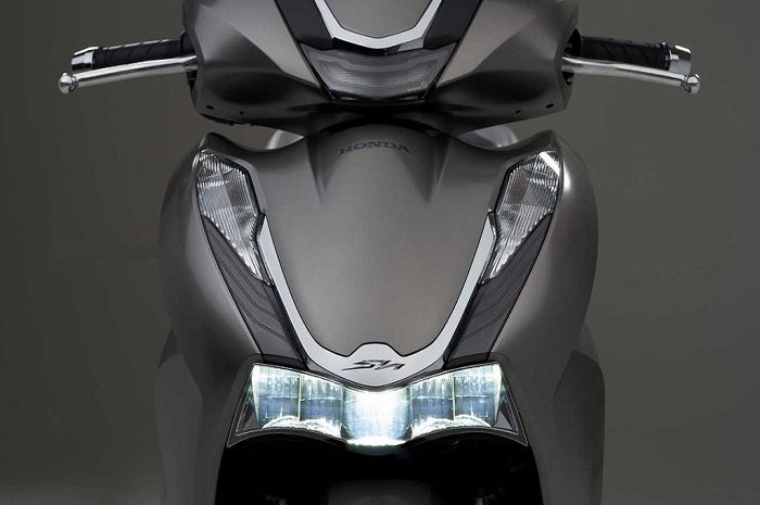 Motor baru Honda bermesin 350 cc resmi meluncur, yaitu Honda SH350i, harganya bikin penasaran.