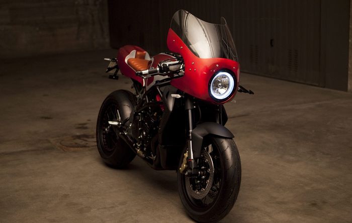 Bodi dipasok material aluminium dan pakai fairing bersar