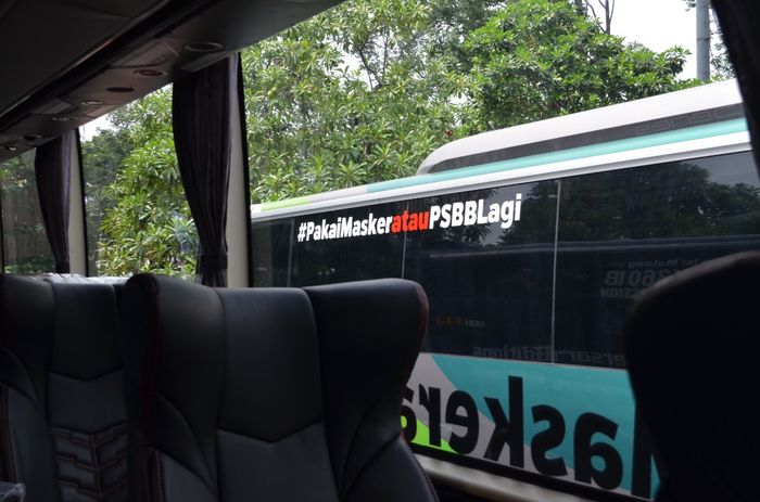 Konfigurasi kursi 2-1 (dua kursi di sisi kanan, dan satu kursi di sisi kiri)