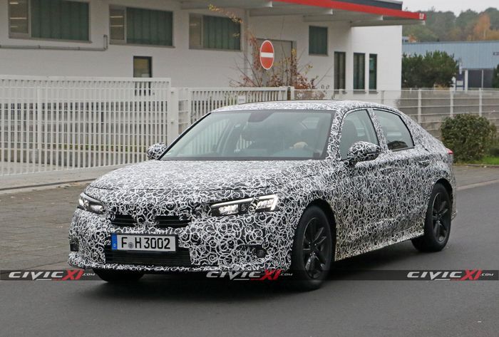 Honda Civic generasi ke-11 sedan berbalut kamuflase