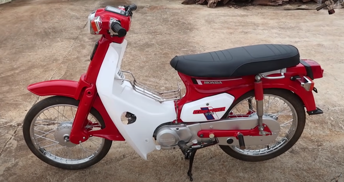 tampilan Honda C70 setelah direstorasi, jadi mulus kayak baru keluar dari dealer 