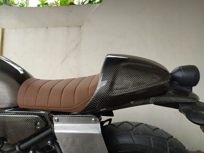 Yamaha XSR 155 berlapis carbon kevlar di bodi, bikin tambah sporty! 