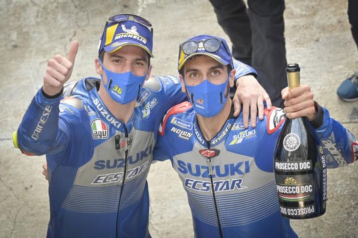 Joan Mir (kiri) sebut Alex Rins (kanan) jadi rival terberatnya selama berkarir di ajang MotoGP 2020.