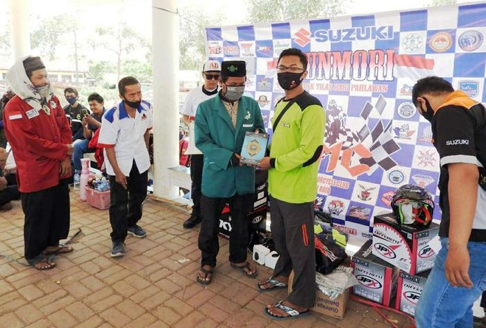 Acara dilengkapi dengan baksos ke masyarakat sekitar