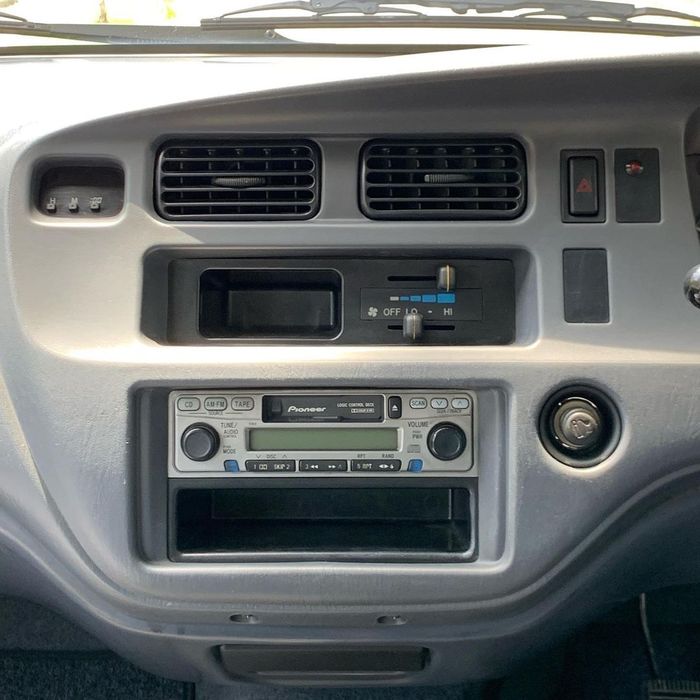 Tape bawaan Toyota Kijang kapsul LSX 1.8 EFI 2004