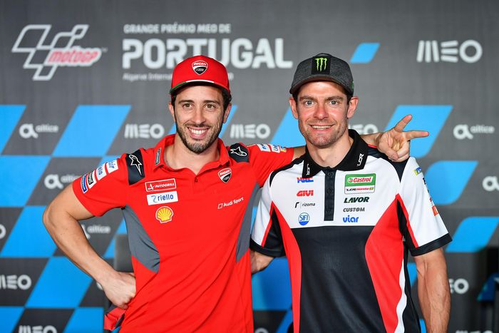 Andrea Dovizioso (kiri) dan Cal Crutchlow memilih tak membalap di MotoGP 2021