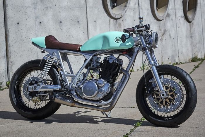 Yamaha SR500 cafe racer yang menawan