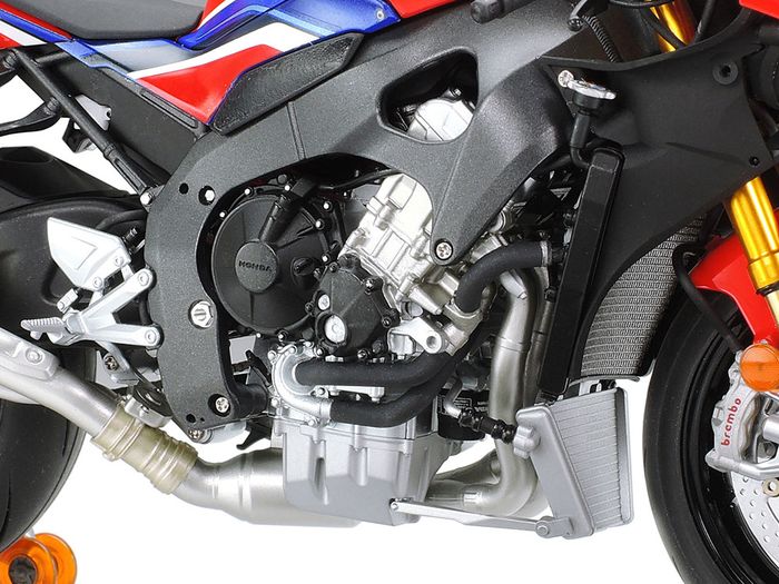 Detail miniatur Honda CBR1000RR-R Fireblade SP dari Tamiya