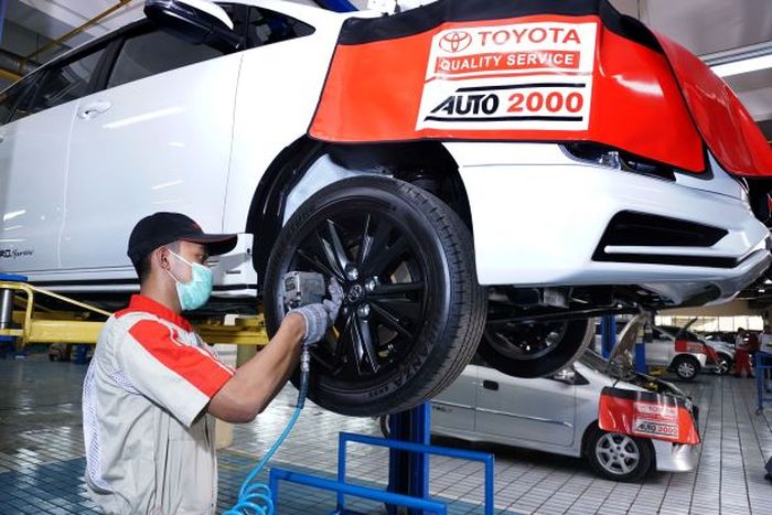 Ilustrasi perawatan kendaraan Toyota di Auto2000