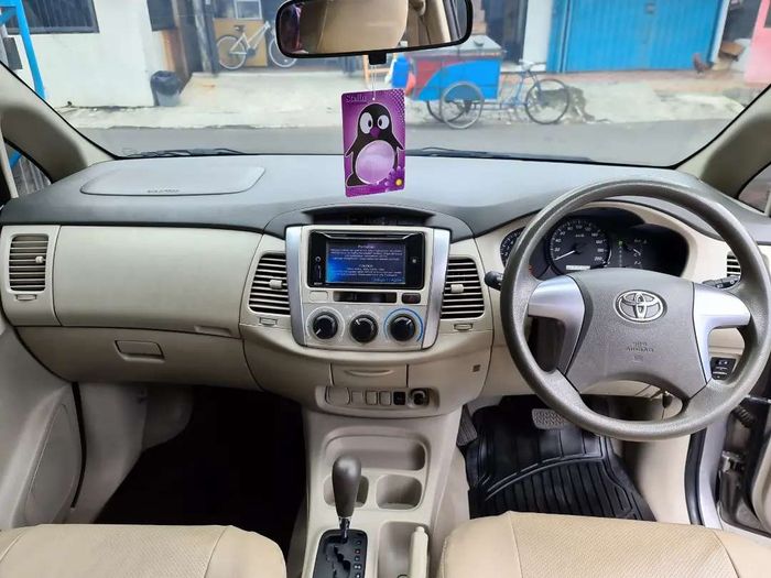 Interior Toyota Kijang Innova 2.0 G 2015