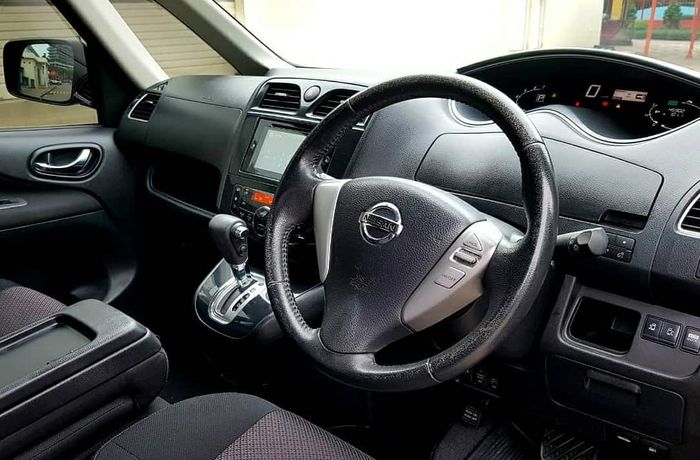 Interior Nissan Serena HWS Panoramic 2013