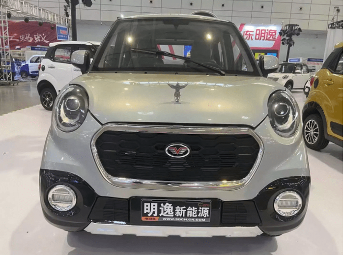 detail fascia mobil listrik bikinan Taizou Taiqi dari China