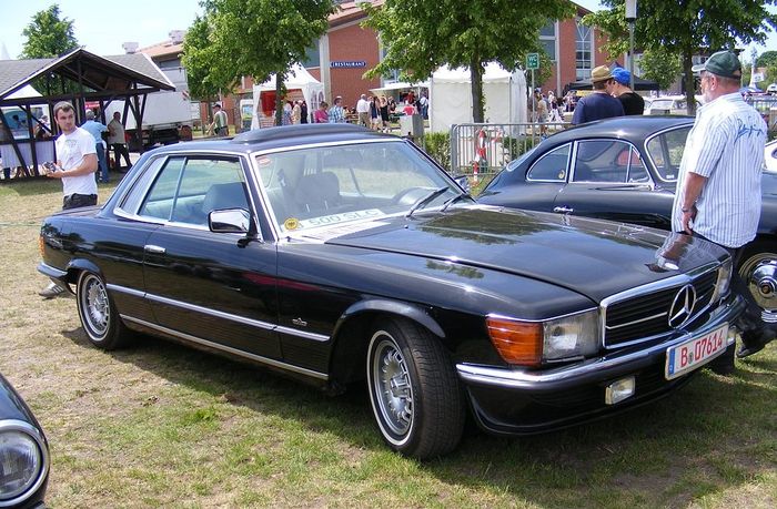 Mercedes-Benz 500SLC lansiran 1980.