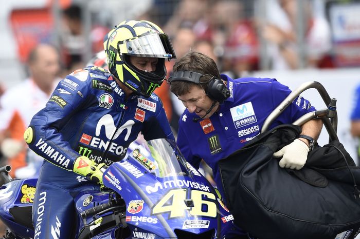 Alex Briggs dan Valentino Rossi