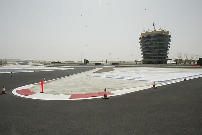 Tikungan pertama Sirkuit Bahrain diberi nama Tikungan Michael Schumacher sejak 2014