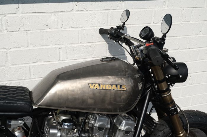 Tangki Kawasaki KZ650 ikut dipakai