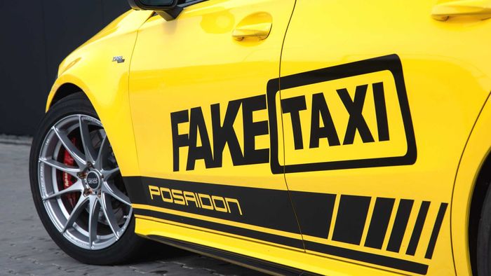 Stiker bertuliskan 'Fake Taxi' di tubuh Mercedes-AMG A45