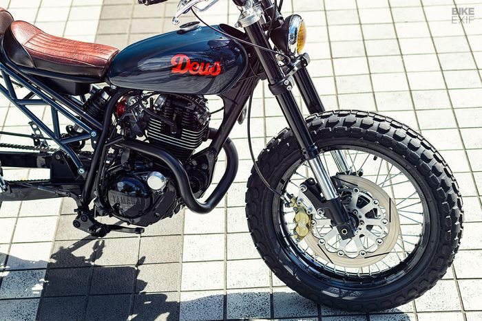 Garpu depan pakai milik Suzuki GSX-R dan pakai tangki trail Yamaha lawas