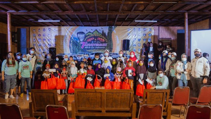 Anniversary ke-7 dan jambore  ke-4 White Car Indonesia dirayakan dengan santunan anak yatim