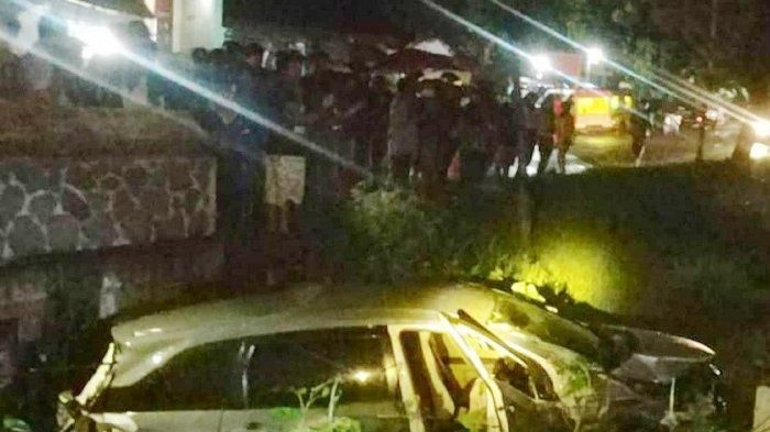 Kondisi Honda Mobilio usai terlempar karena dihajar kereta api di perlintasan tanpa palang pintu desa Ngebuk, Gemolong, kabupaten Sragen, Jateng