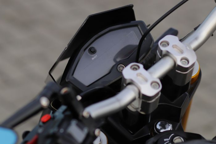 Spidometer Xabre dan stang MT-25.