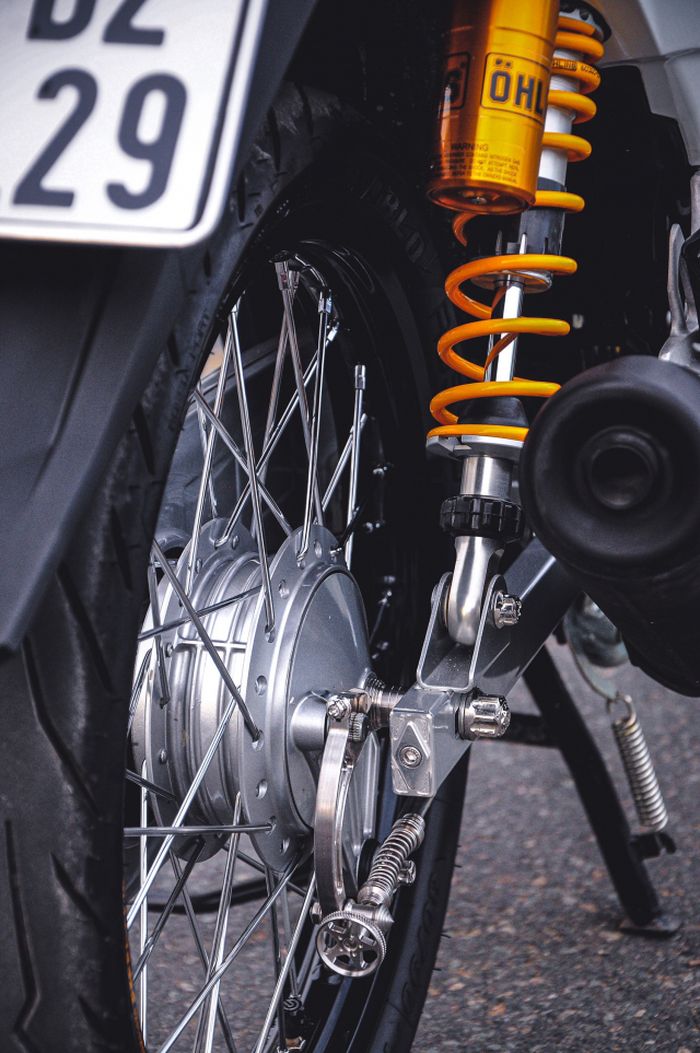 Shock belakang diganti dengan Ohlins