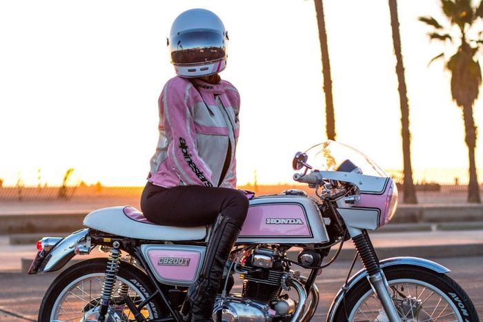 Cafe racer feminim dari Honda CB200T