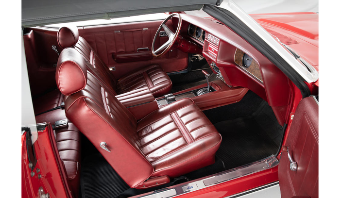 Tampilan interior Mercury Cougar XR7 Convertible.