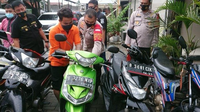 Pelaku ditangkap beserta beberapa barang bukti