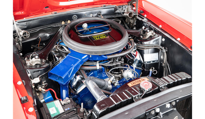 Di balik kap mesin Mercury Cougar XR7 Convertible.