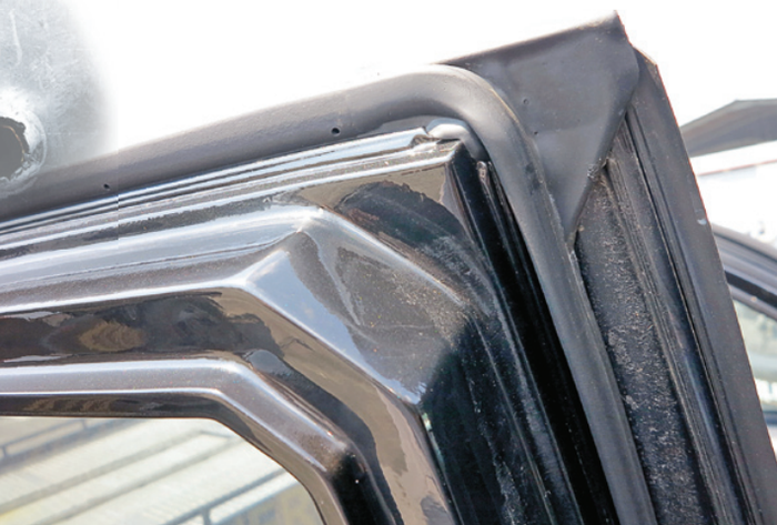 Frame kaca Toyota Land Cruiser V8 antipeluru