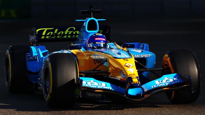 Fernando Alonso memakai Renault R25 di F1 Abu Dhabi 2020