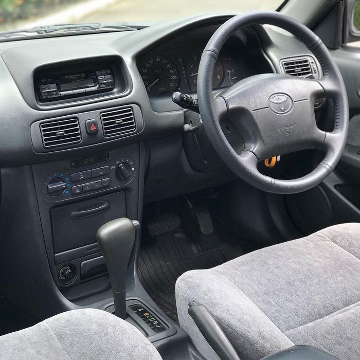 Interior Toyota New Corolla AT Tahun 2000