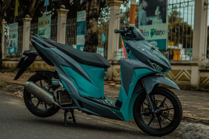 Bodinya dibalut kelir abu-abu dan toska