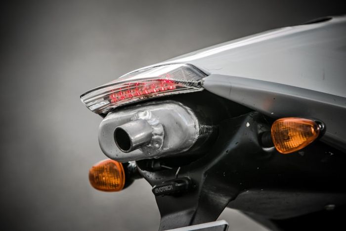 Stoplamp LED mungil agar terasa modern serta memberikan ruang untuk exhaust system ketiganya