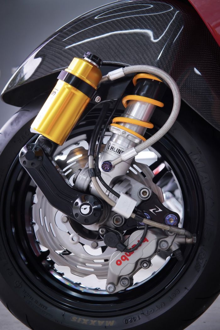 Kaki-kakinya mendapat upgrade suspensi dan pengereman