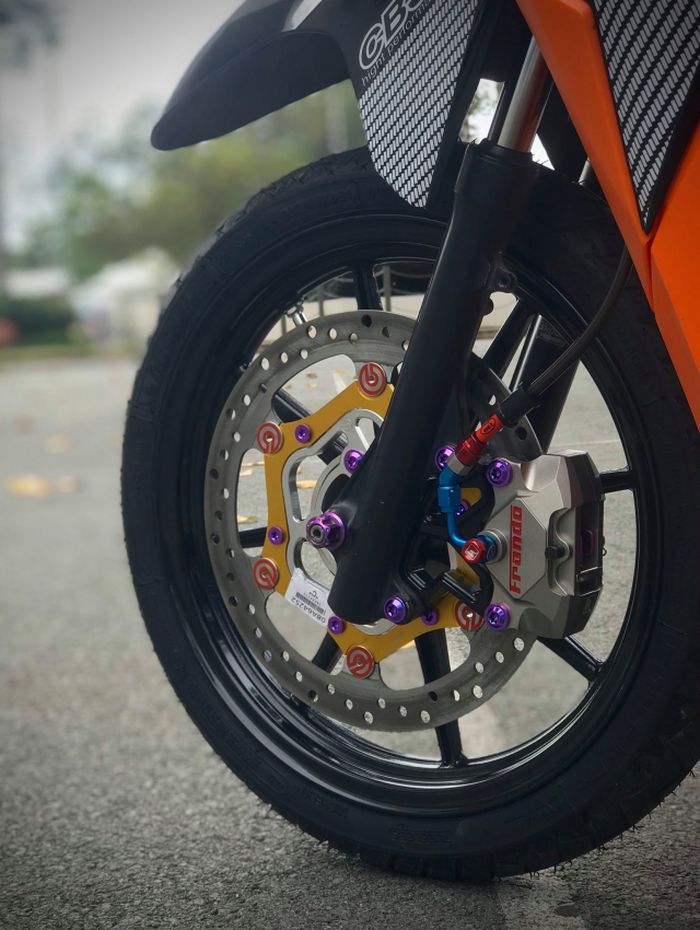 Pelek diganti RCB dan pakai pengereman berkaliper Frando serta cakram Brembo