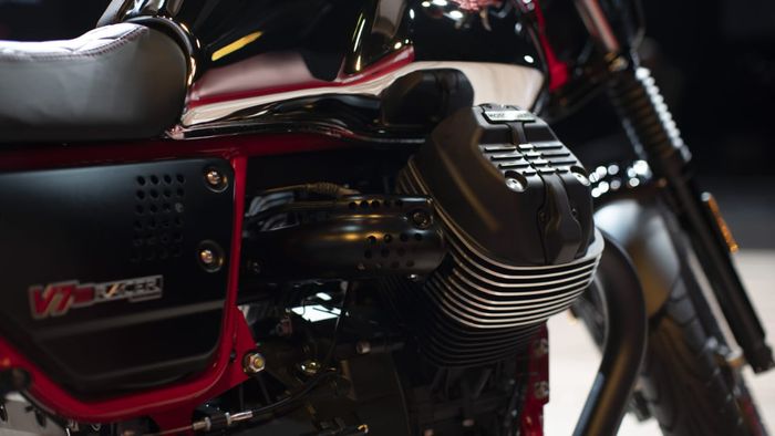 Mesin V-Twin Moto Guzzi V7 III 