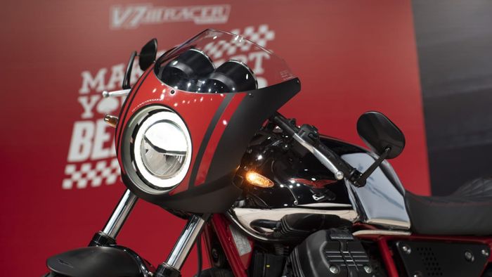 Lampu depan Moto Guzzi V7 III Racer 10th Anniversary