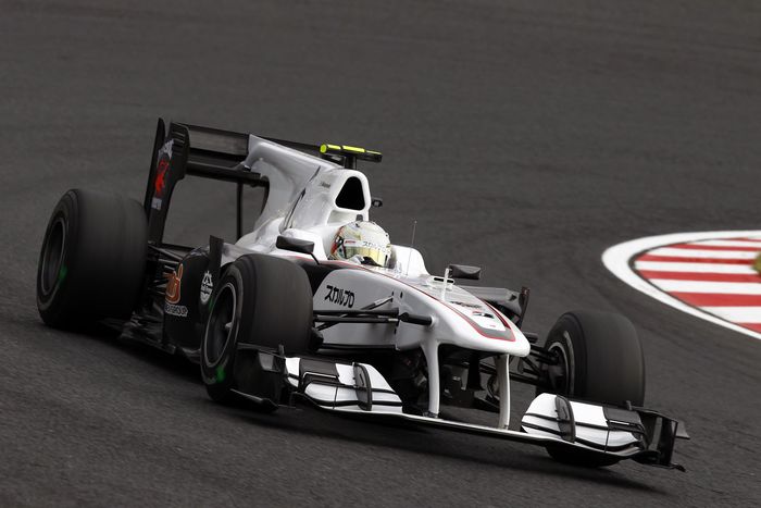 Kamui Kobayashi saat berlaga bersama tim Sauber pada F1 Jepang 2010.