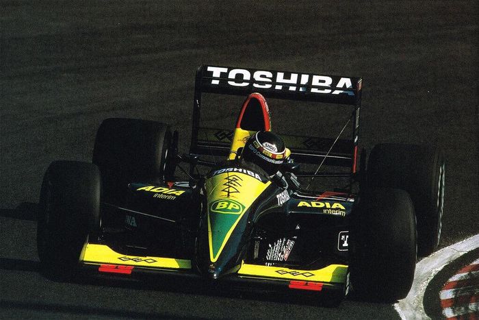 Aguri Suzuki saat berlaga di F1 Jepang 1990 bersama tim Larrousse.