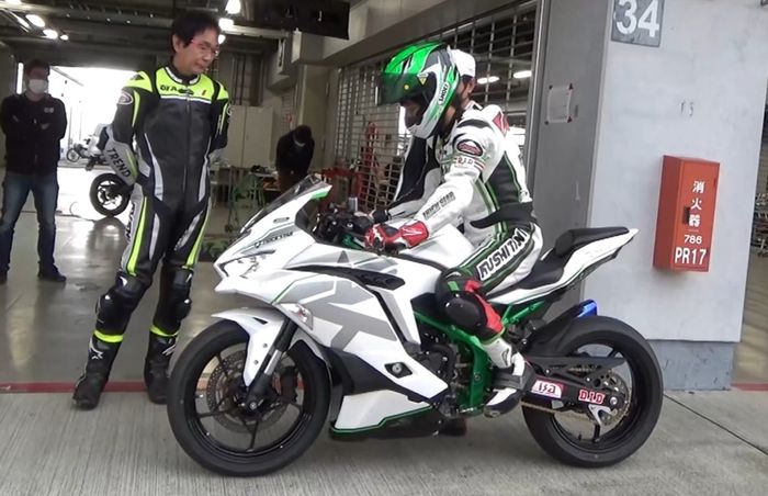 Takahiro Yamamoto dipercaya sebagai pilot Kawasaki Ninja ZX-25R Trickstar di Sirkuit Fuji Speedway