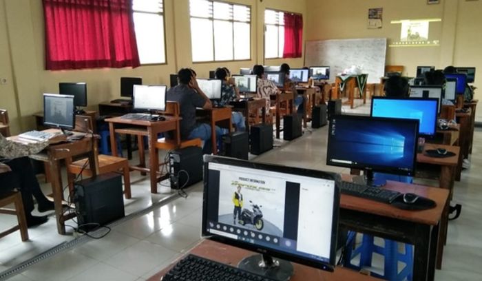 Edukasi safety riding diadakan secara online oleh YRA yang diikuti ratusan peserta dari kalangan guru dan siswa SMK binaan Yamaha.