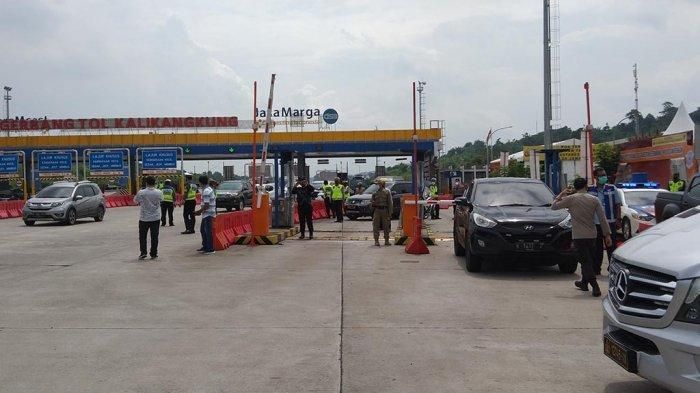 Kondisi lalu lintas di GT Kalikangkung Semarang.