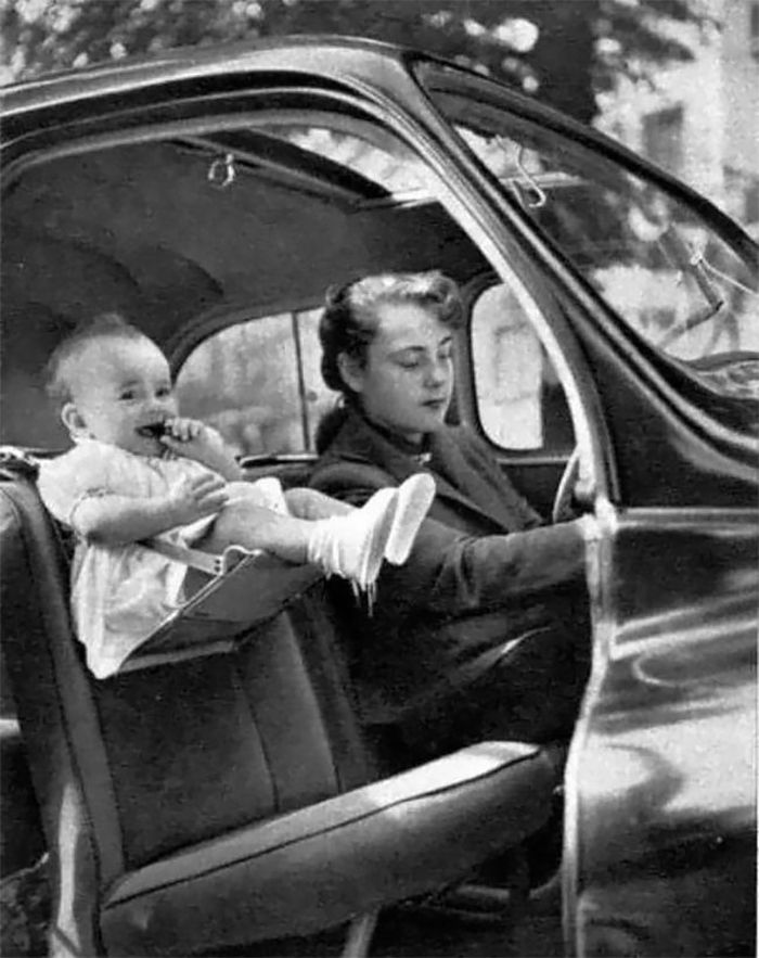 Car seat pada tahun 1930-an hanya dibuat untuk meninggikan posisi duduk anak, tidak ada aspek keselamatan.